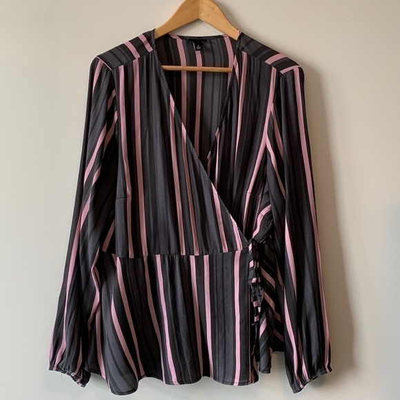 Torrid Crepe Surplice Pink & Grey Wrap Top Size 2X - Picture 2 of 14